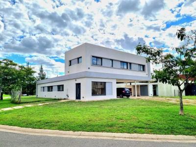 Casa 3 dormitorios en venta en Haras Santa Maria, Escobar