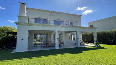 Casa 4 dormitorios en alquiler en El Canton, Escobar