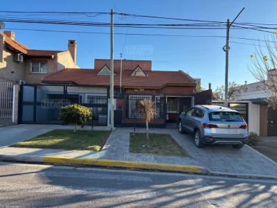 Casa 2 dormitorios en venta en Neuquen Capital, Neuquen