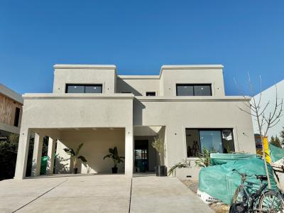 Casa 4 dormitorios en venta en Nordelta, Tigre
