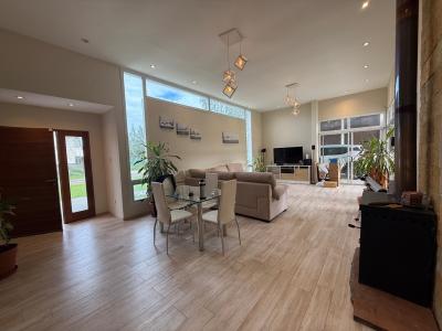 Casa 3 dormitorios en venta en Arturo Segui, La Plata