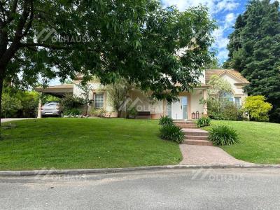 Casa 3 dormitorios en alquiler en Pilar Golf, Pilar