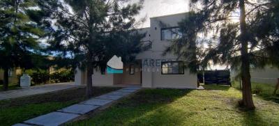 Casa 3 dormitorios en alquiler en El Naudir, Escobar