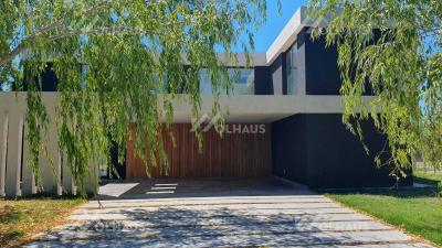 Casa 4 dormitorios en alquiler en Villanueva, Tigre