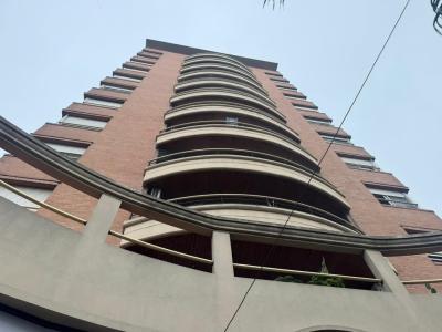 Departamento 4 dormitorios en venta en Tres de Febrero