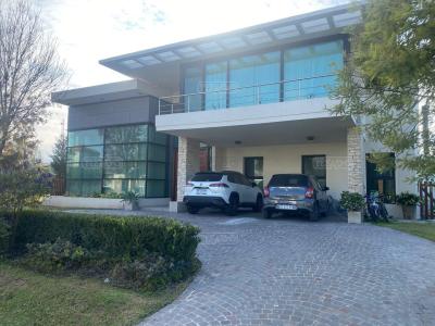 Casa 4 dormitorios en venta en Bella Vista, San Miguel