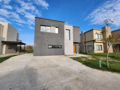 Casa 3 dormitorios en alquiler en Puertos, Escobar
