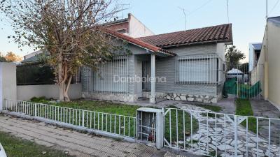 Casa 2 dormitorios en venta en Paso del Rey, Moreno