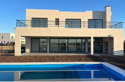 Casa 3 dormitorios en venta en Puertos, Escobar