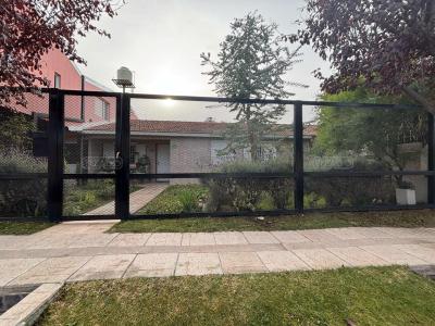 Casa 3 dormitorios en venta en Neuquen Capital, Neuquen