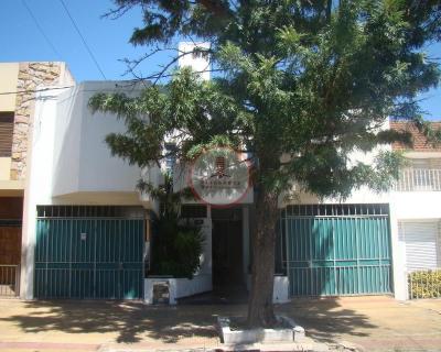 Casa 5 dormitorios en venta en La Plata, La Plata