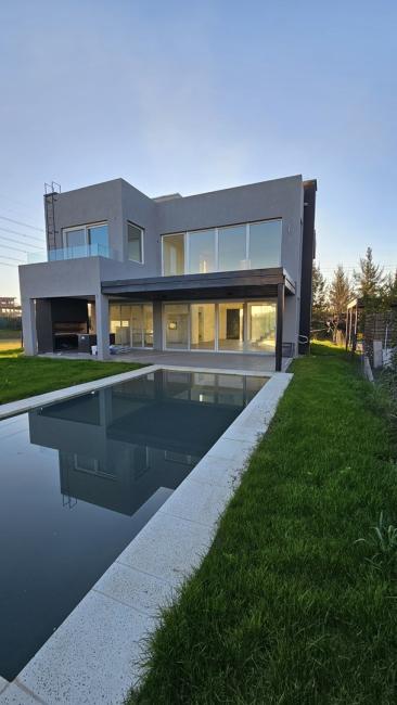 Casa 4 dormitorios en venta en Nordelta, Tigre