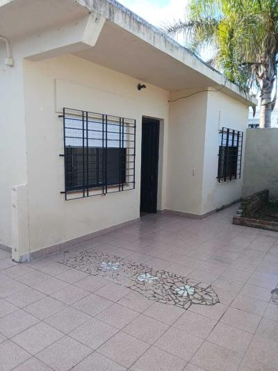Casa en alquiler en Ezpeleta Este, Quilmes