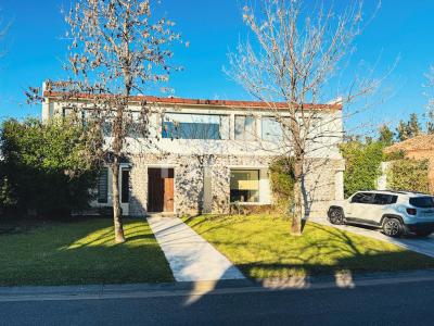 Casa 4 dormitorios en alquiler en Nordelta, Tigre