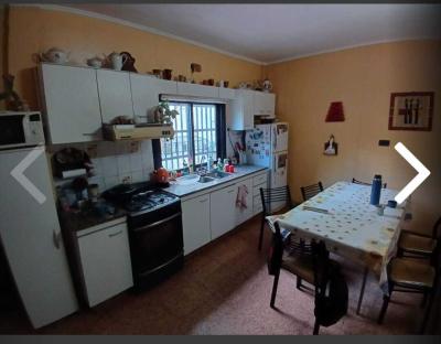 Casa 4 dormitorios en venta en Caseros, Tres de Febrero