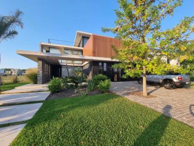 Casa 4 dormitorios en alquiler en Nordelta, Tigre