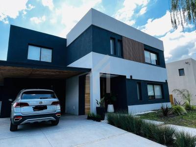 Casa 4 dormitorios en venta en El Canton, Escobar