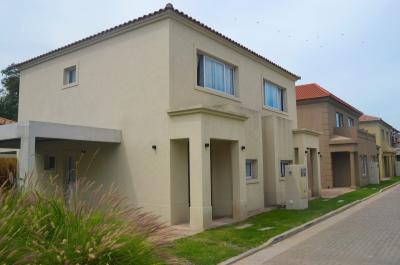 Casa 2 dormitorios en venta en Saravi Village, Pilar