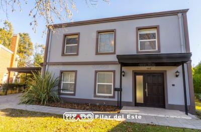 Casa 5 dormitorios en venta en Pilar del Este, Pilar