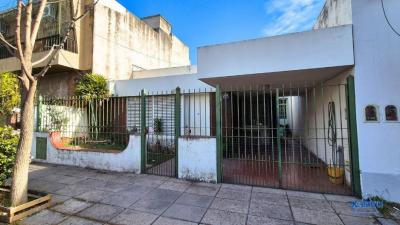Casa 2 dormitorios en venta en Villa Raffo, Tres de Febrero