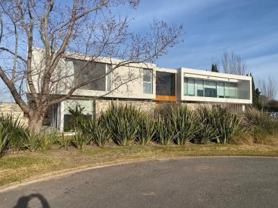 Casa 4 dormitorios en alquiler en Bella Vista, San Miguel