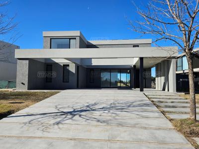 Casa 3 dormitorios en venta en El Canton, Escobar