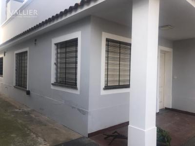 Casa 4 dormitorios en alquiler en Pilar Centro, Pilar