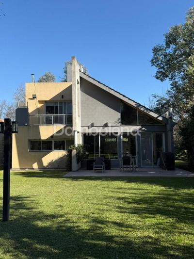 Casa 3 dormitorios en venta en Las Praderas de Lujan, Lujan
