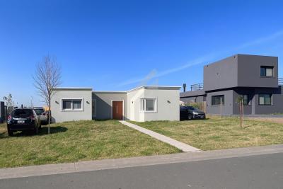 Casa 3 dormitorios en venta en San Sebastian, Escobar