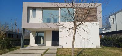 Casa 3 dormitorios en alquiler en Puertos, Escobar