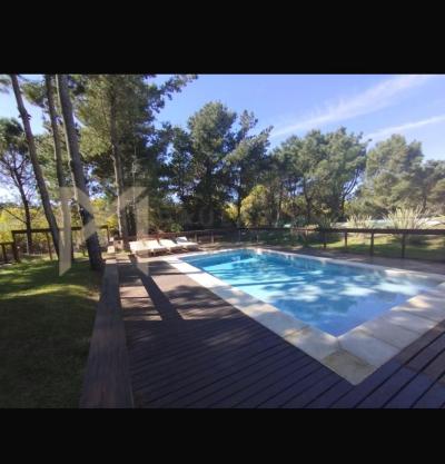 Casa 5 dormitorios en alquiler temporario en Costa Esmeralda