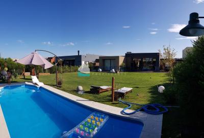 Casa 3 dormitorios en venta en Villanueva, Tigre