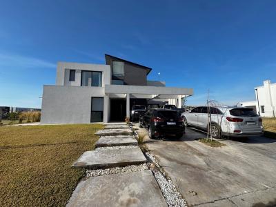 Casa 4 dormitorios en venta en Villanueva, Tigre
