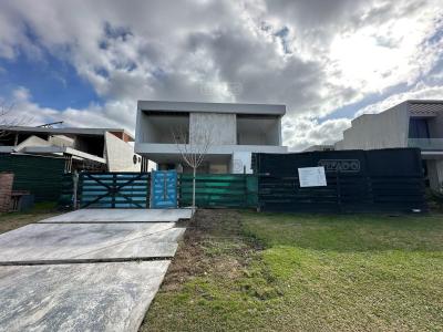 Casa 4 dormitorios en venta en Puertos, Escobar