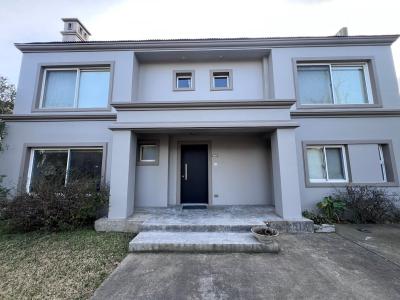 Casa 4 dormitorios en venta en Galapagos, Pilar