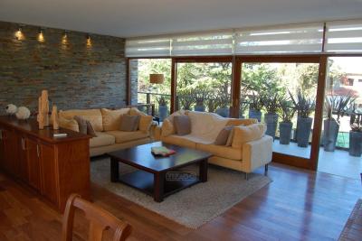 Casa 4 dormitorios en venta en Punta del Este, Punta del Este