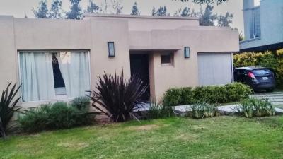 Casa 3 dormitorios en venta en Santa Maria de los Olivos, Malvinas Argentinas