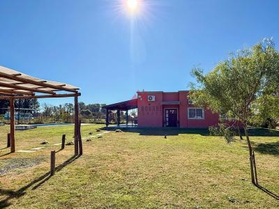 Casa 3 dormitorios en venta en Barrio Parque Los Pinos, Exaltacion de la Cruz