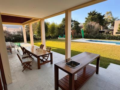 Casa 4 dormitorios en venta en Don Torcuato, Tigre