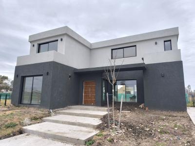 Casa 4 dormitorios en venta en Pilar del Este, Pilar