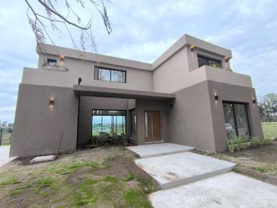 Casa 4 dormitorios en venta en Pilar del Este, Pilar