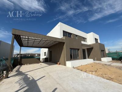 Casa 4 dormitorios en venta en Villanueva, Tigre