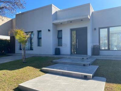 Casa 4 dormitorios en venta en Francisco Álvarez, Moreno