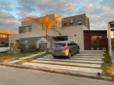 Casa 4 dormitorios en venta en Villanueva, Tigre