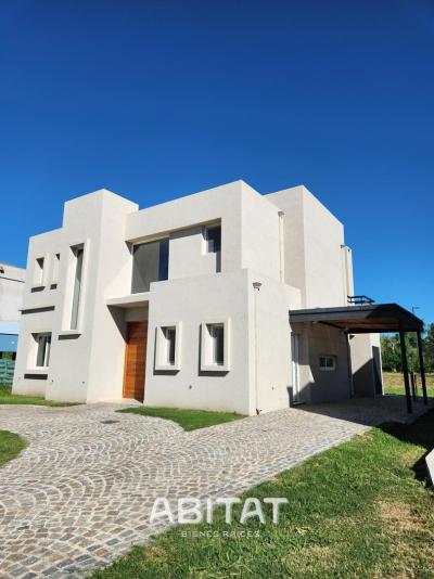 Casa 4 dormitorios en venta en Puertos, Escobar