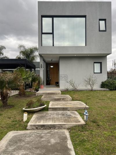 Casa 4 dormitorios en venta en El Canton, Escobar