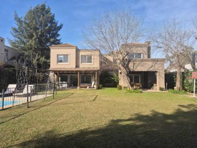 Casa 4 dormitorios en alquiler temporario en General Pacheco, Tigre