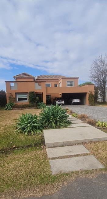 Casa 5 dormitorios en venta en Estancias del Pilar, Pilar