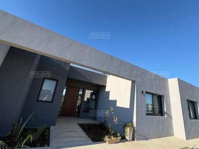 Casa 4 dormitorios en alquiler en Puertos, Escobar