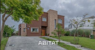 Casa 5 dormitorios en venta en Puertos, Escobar
